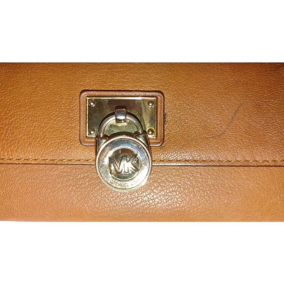 Michael Kors Hamilton Wallet - Picture 2 of 6